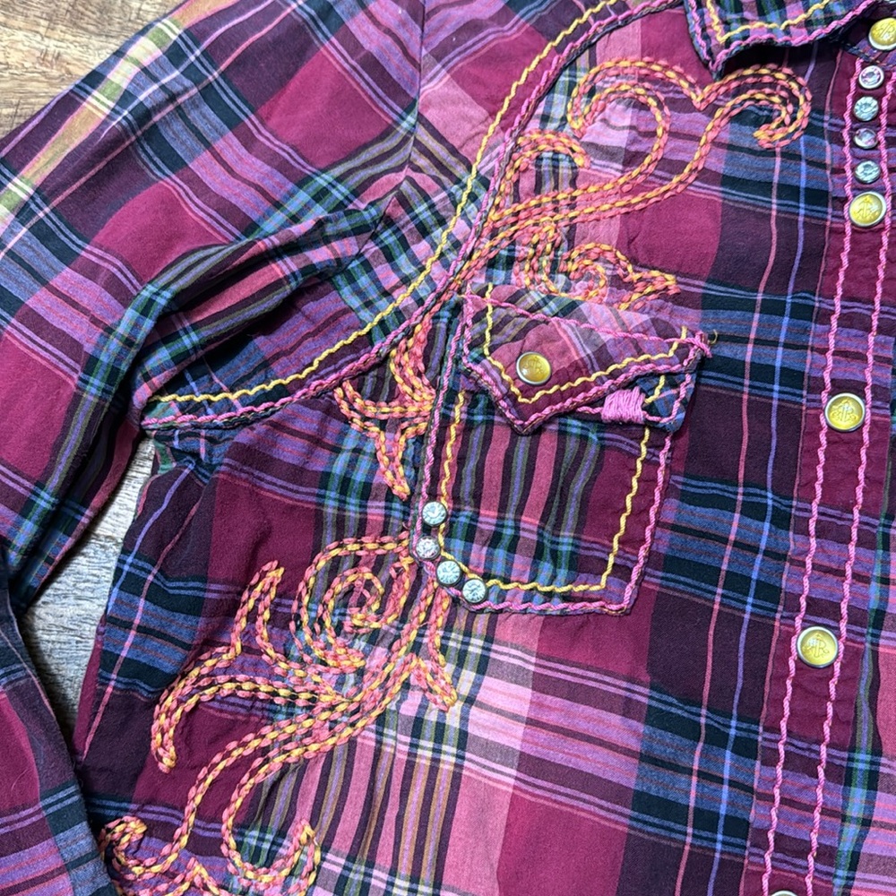 Destined to Roar Clothing western button down pink purple snap rhinestone cross - Picture 2 of 11